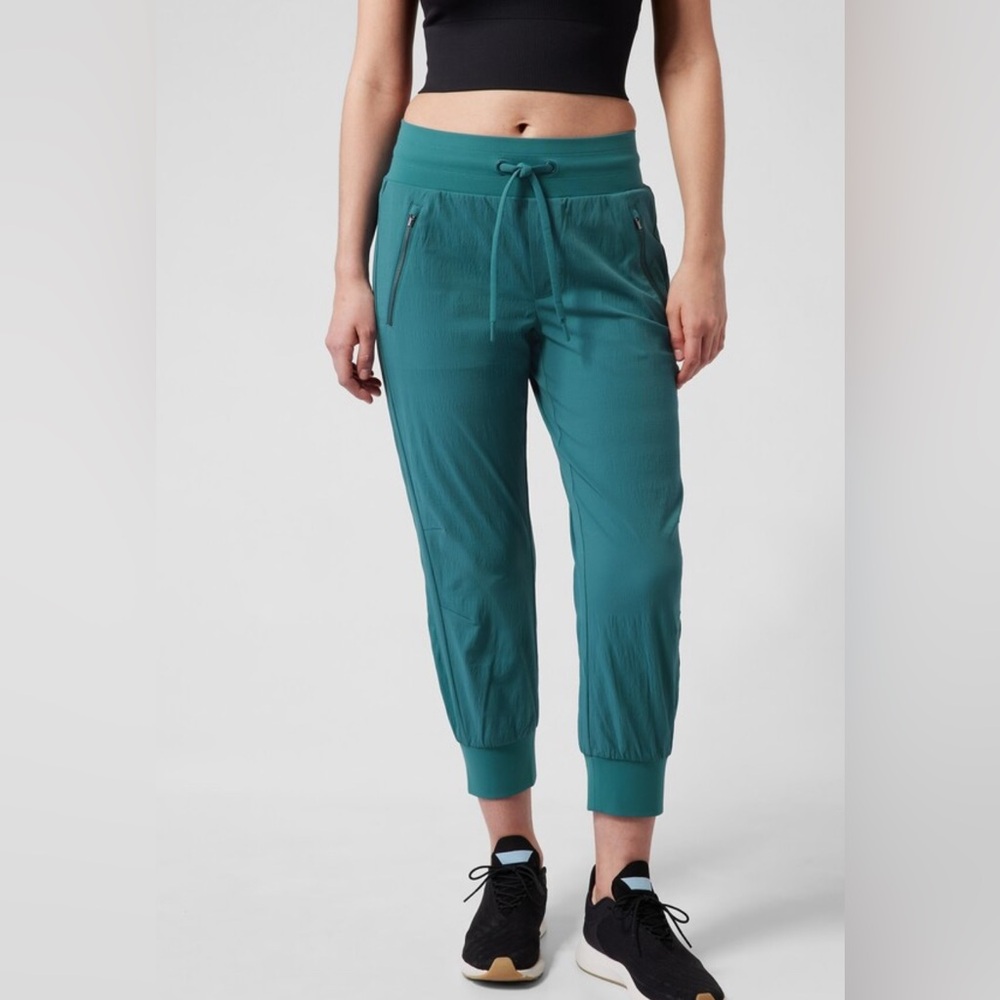 Athleta Trekkie North High-rise Jogger
Size 4 Teal/Green